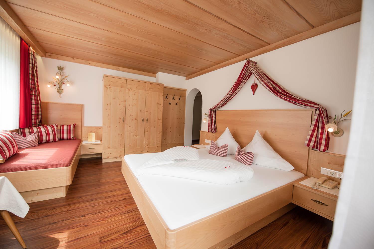 ניוסטיפט אים סטובאיטל Hotel Angelika מראה חיצוני תמונה