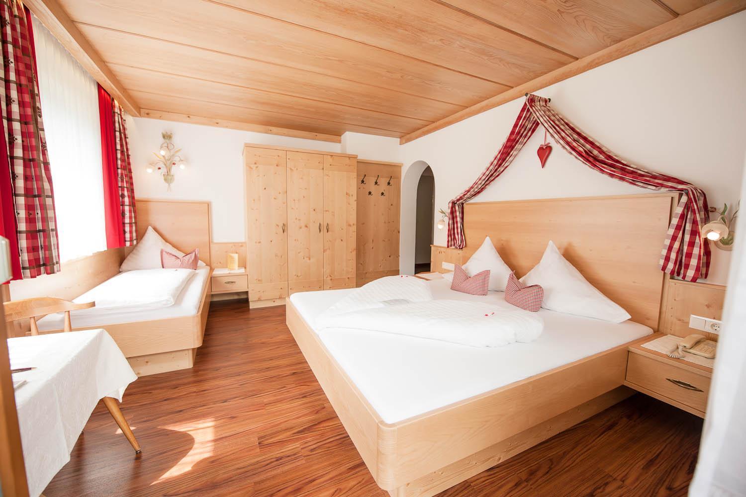 ניוסטיפט אים סטובאיטל Hotel Angelika מראה חיצוני תמונה