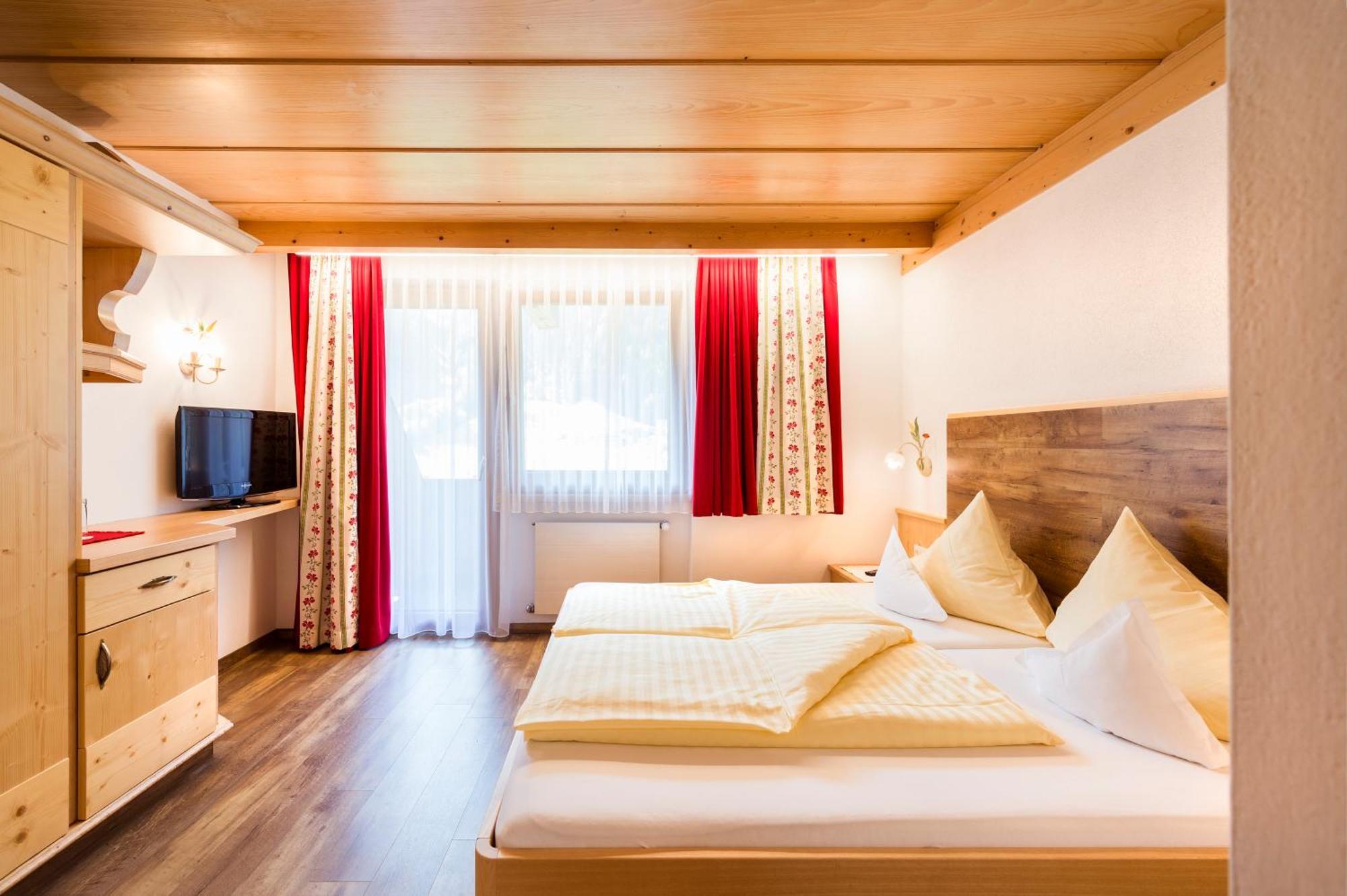 ניוסטיפט אים סטובאיטל Hotel Angelika מראה חיצוני תמונה
