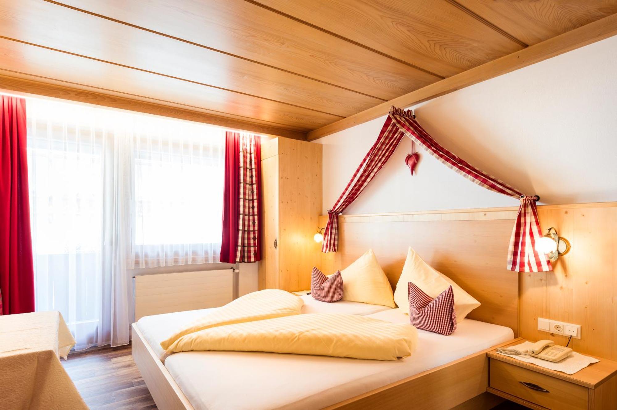 ניוסטיפט אים סטובאיטל Hotel Angelika מראה חיצוני תמונה
