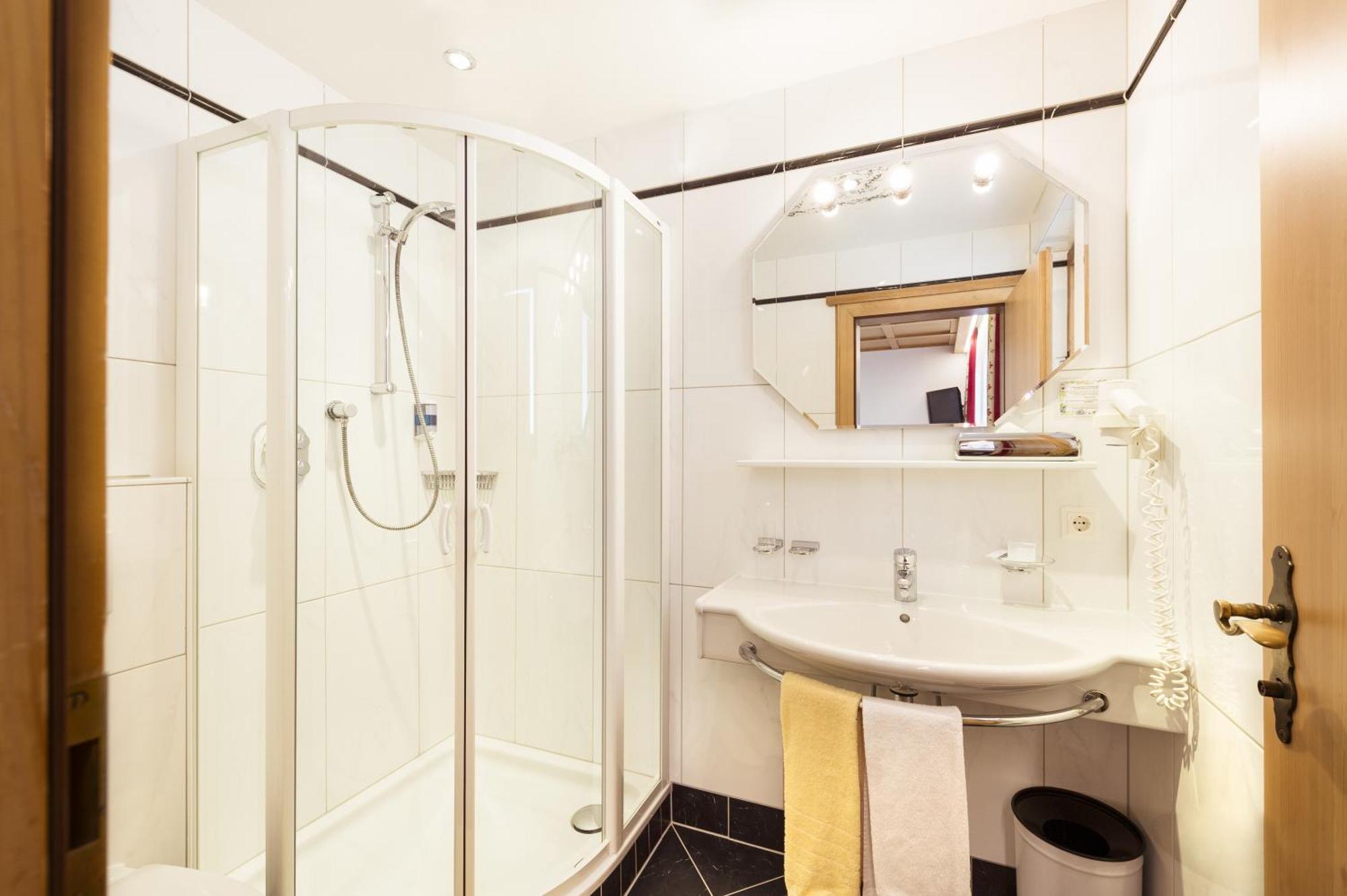 ניוסטיפט אים סטובאיטל Hotel Angelika חדר תמונה