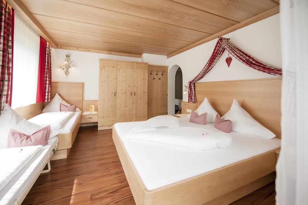 ניוסטיפט אים סטובאיטל Hotel Angelika מראה חיצוני תמונה