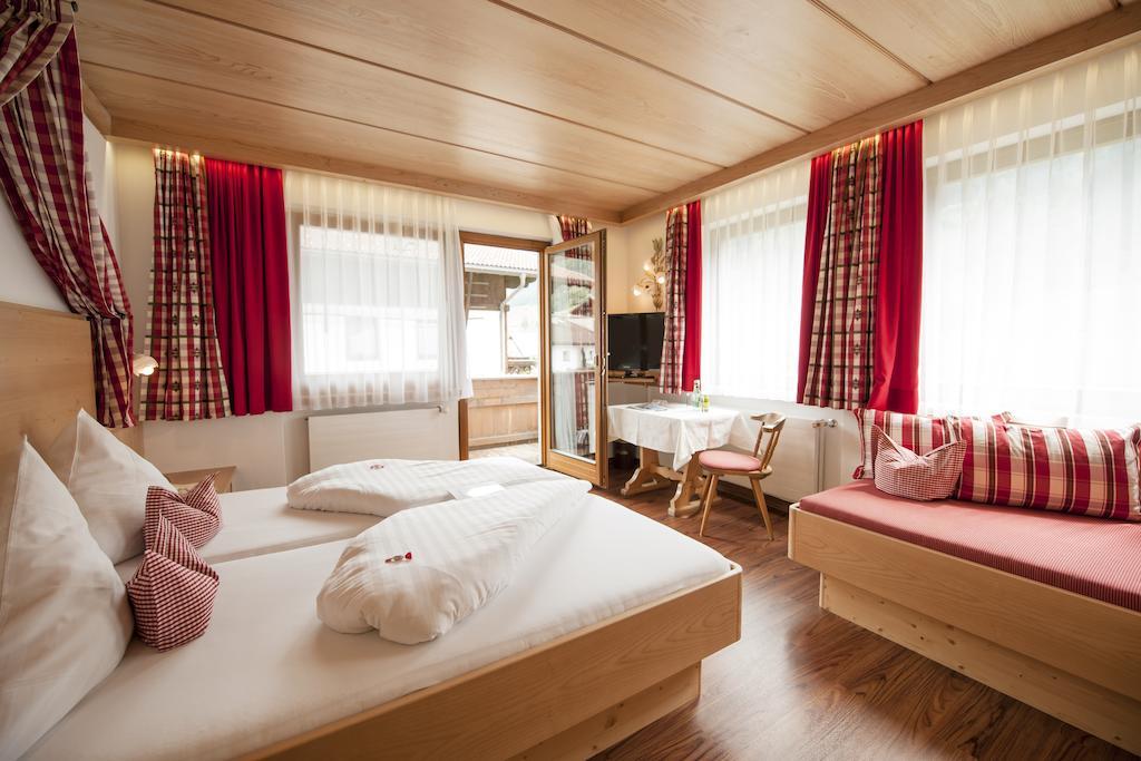 ניוסטיפט אים סטובאיטל Hotel Angelika חדר תמונה