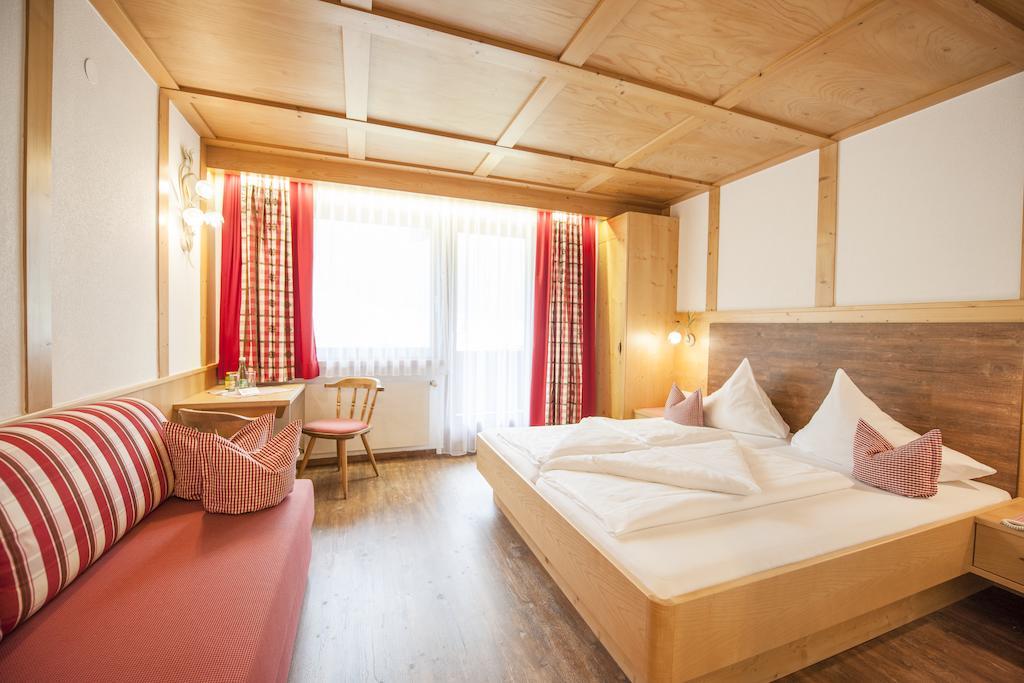 ניוסטיפט אים סטובאיטל Hotel Angelika מראה חיצוני תמונה